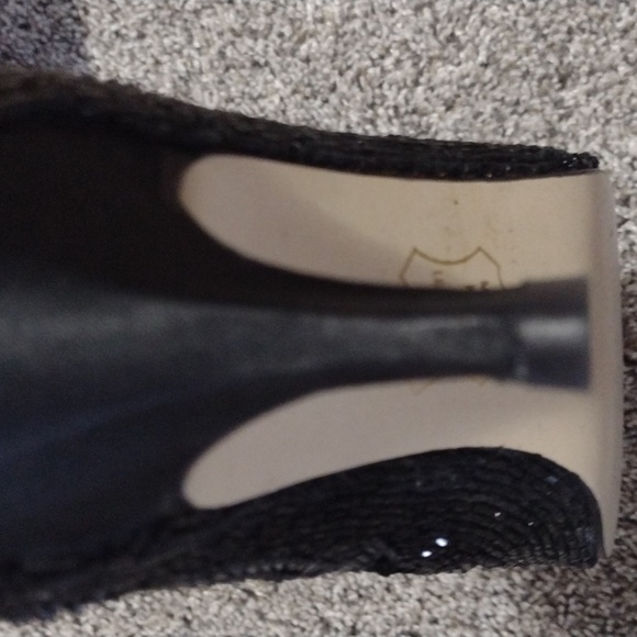 VALERIE STEVENS WOMEN'S TANGO BEADED BLACK BEADED POINTED TOE SIZE 8B PUMPS - Picture 7 of 15